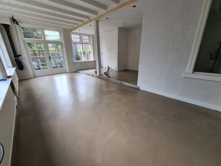 Ultratop betonvloer in woonkamer